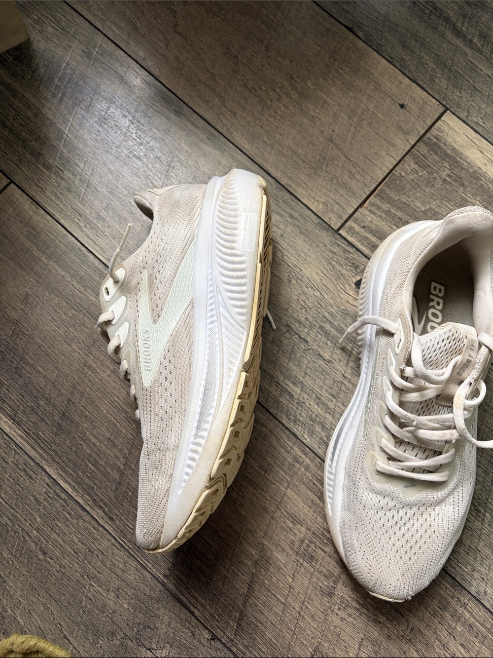 Brooks Women's Running Shoes in Light Beige/Off-White - Picture 3 of 9